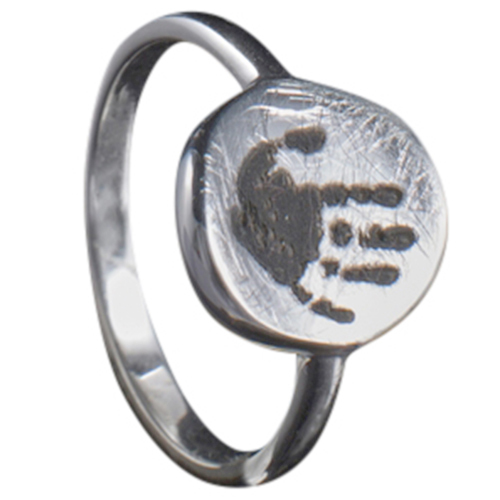 Zilveren ring met ronde organische plaat