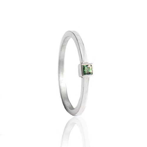 Zilveren ring met synt. Smaragd 2.5x2.5mm