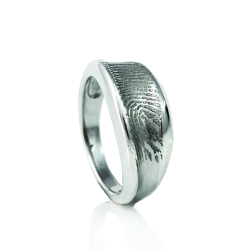 Zilveren ring met vingerafdruk in gebogen vorm