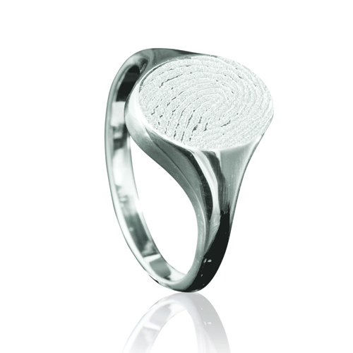 Zilveren ring met ovale zegel