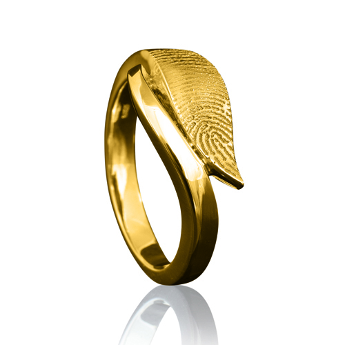 Gouden ring met vingerafdruk in bladvorm