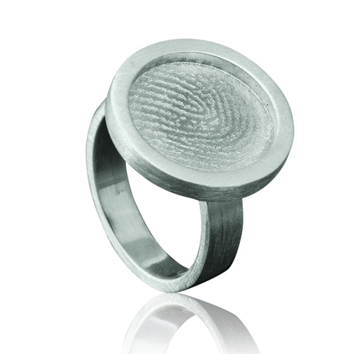 Zilveren ring met ronde vingerafdrukplaat