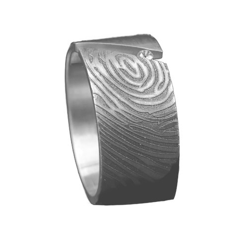 Zilveren diagonale open ring met vingerafdruk en steen