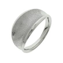 Zilveren ring met vingerafdruk in gebogen vorm