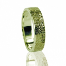 Gouden ring met vingerafdruk en zeven stenen