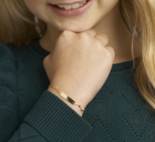 Geelgouden armbandje met roze hartje