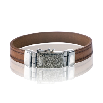 Leren armband met afdruk in bakslot, kleur 111 bruin met strepen