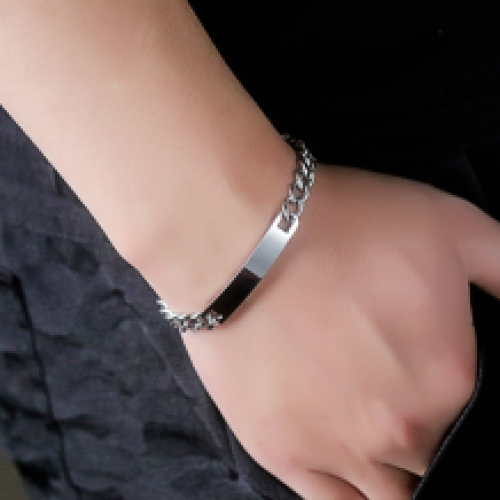 Stalen armband graveren